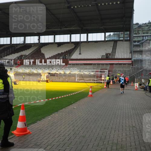 07.12.2025 - St. Pauli X-Mass-Run No. 15 Fabian Wolf http://msf.ph/oto/9414317 07.12.2025 11:22:20 Ziel 2812, 3474, 3475, 3820, 3821 meine-sportfotos.de