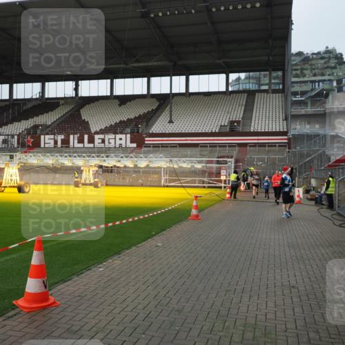 07.12.2025 - St. Pauli X-Mass-Run No. 15 Fabian Wolf http://msf.ph/oto/9414326 07.12.2025 11:22:23 Ziel 2550, 2557, 2812, 2985, 3127 meine-sportfotos.de