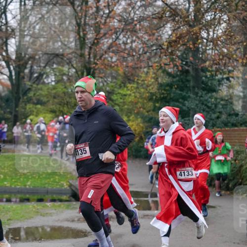 07.12.2025 - St. Pauli X-Mass-Run No. 15 Michael Burmester http://msf.ph/oto/9414336 07.12.2025 10:04:49 Laufen 15, 4135, 4133 meine-sportfotos.de