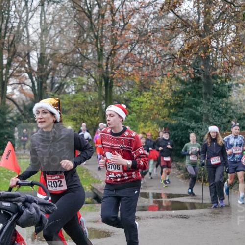 07.12.2025 - St. Pauli X-Mass-Run No. 15 Michael Burmester http://msf.ph/oto/9414363 07.12.2025 10:04:51 Laufen 4202, 3706, 3458, 4039, 3649 meine-sportfotos.de