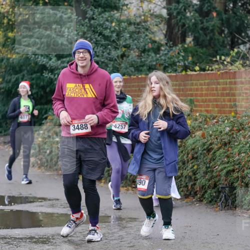 07.12.2025 - St. Pauli X-Mass-Run No. 15 Michael Burmester http://msf.ph/oto/9414365 07.12.2025 11:47:07 Laufen 3645, 407, 3488, 4257, 90 meine-sportfotos.de