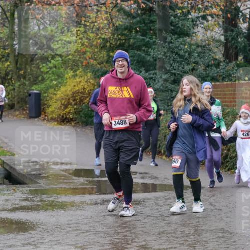 07.12.2025 - St. Pauli X-Mass-Run No. 15 Michael Burmester http://msf.ph/oto/9414368 07.12.2025 11:47:08 Laufen 3488, 90, 4261 meine-sportfotos.de