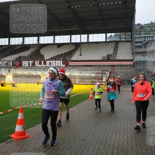 07.12.2025 - St. Pauli X-Mass-Run No. 15 Fabian Wolf http://msf.ph/oto/9414376 07.12.2025 11:22:31 Ziel 520, 1349, 1391, 1431, 2550, 2557, 2812, 2985, 3127 meine-sportfotos.de