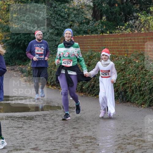 07.12.2025 - St. Pauli X-Mass-Run No. 15 Michael Burmester http://msf.ph/oto/9414380 07.12.2025 11:47:10 Laufen 90, 3645, 4257, 4261 meine-sportfotos.de