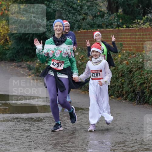 07.12.2025 - St. Pauli X-Mass-Run No. 15 Michael Burmester http://msf.ph/oto/9414386 07.12.2025 11:47:10 Laufen 15, 4257, 15, 4261 meine-sportfotos.de