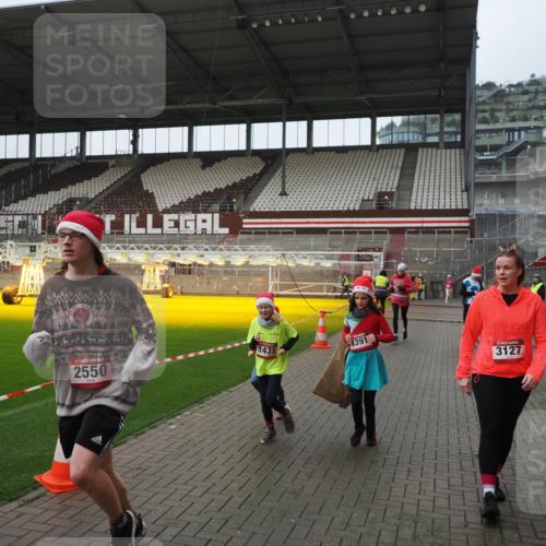 07.12.2025 - St. Pauli X-Mass-Run No. 15 Fabian Wolf http://msf.ph/oto/9414392 07.12.2025 11:22:32 Ziel 520, 1349, 1391, 1431, 2550, 2557, 2812, 2985, 3127 meine-sportfotos.de