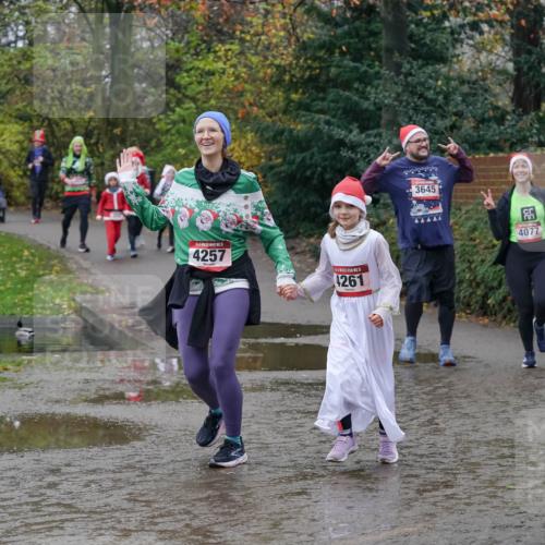 07.12.2025 - St. Pauli X-Mass-Run No. 15 Michael Burmester http://msf.ph/oto/9414394 07.12.2025 11:47:12 Laufen 15, 4257, 15, 4261, 3645, 44444, 4077 meine-sportfotos.de