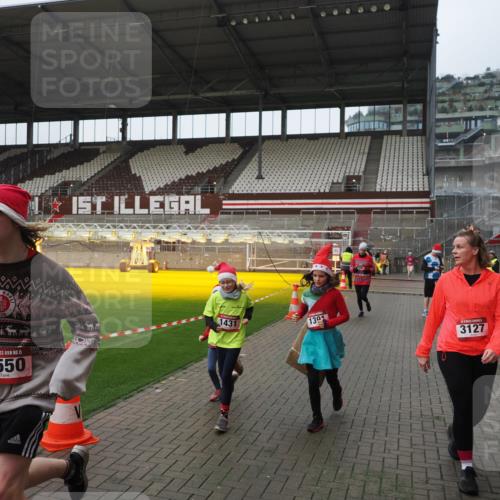 07.12.2025 - St. Pauli X-Mass-Run No. 15 Fabian Wolf http://msf.ph/oto/9414395 07.12.2025 11:22:33 Ziel 520, 1349, 1391, 1431, 2550, 2557, 2812, 2985, 3127 meine-sportfotos.de