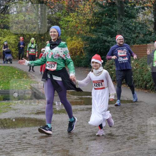 07.12.2025 - St. Pauli X-Mass-Run No. 15 Michael Burmester http://msf.ph/oto/9414401 07.12.2025 11:47:12 Laufen 15, 4257, 15, 4261, 3645, 44444, 4077 meine-sportfotos.de