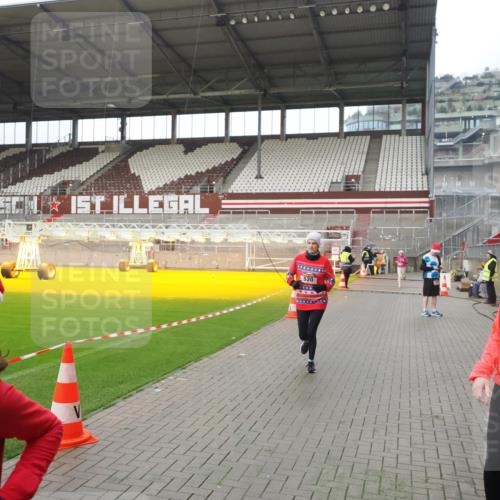 07.12.2025 - St. Pauli X-Mass-Run No. 15 Fabian Wolf http://msf.ph/oto/9414419 07.12.2025 11:22:34 Ziel 520, 1018, 1349, 1391, 1431, 2550, 2557, 2812, 2985, 3127 meine-sportfotos.de