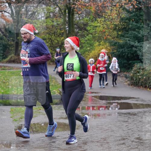 07.12.2025 - St. Pauli X-Mass-Run No. 15 Michael Burmester http://msf.ph/oto/9414425 07.12.2025 11:47:15 Laufen 3645, 4077 meine-sportfotos.de