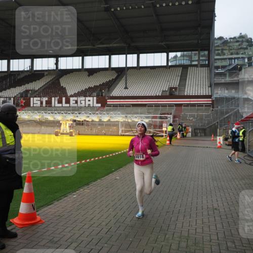 07.12.2025 - St. Pauli X-Mass-Run No. 15 Fabian Wolf http://msf.ph/oto/9414458 07.12.2025 11:22:38 Ziel 520, 1018, 1349, 1391, 1431, 2550, 2557, 2985, 3127 meine-sportfotos.de