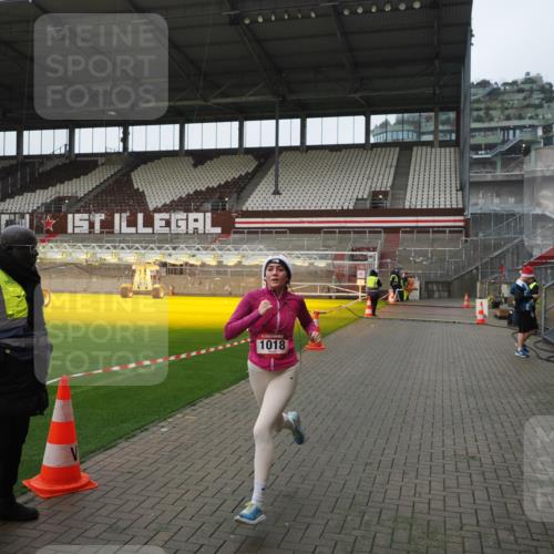 07.12.2025 - St. Pauli X-Mass-Run No. 15 Fabian Wolf http://msf.ph/oto/9414461 07.12.2025 11:22:39 Ziel 520, 1018, 1349, 1391, 1431, 2550, 2557, 2985, 3127 meine-sportfotos.de