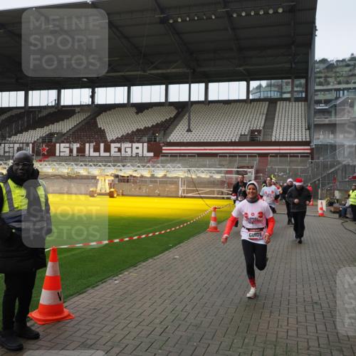 07.12.2025 - St. Pauli X-Mass-Run No. 15 Fabian Wolf http://msf.ph/oto/9414524 07.12.2025 11:23:06 Ziel 21, 69, 2023, 2373, 4249, 4824 meine-sportfotos.de