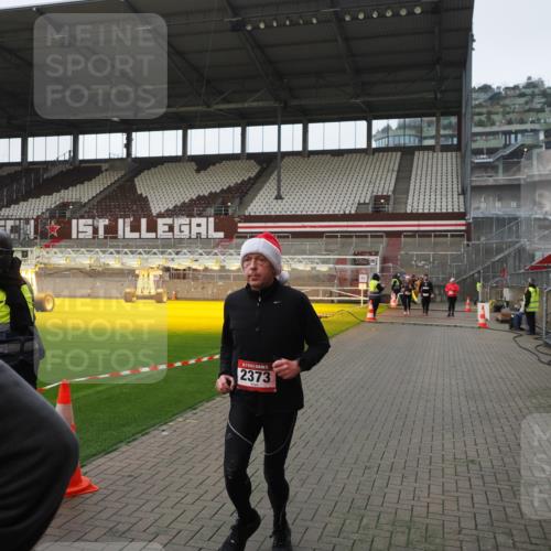 07.12.2025 - St. Pauli X-Mass-Run No. 15 Fabian Wolf http://msf.ph/oto/9414586 07.12.2025 11:23:10 Ziel 21, 69, 1141, 2023, 2373, 2821, 2823, 4249, 4824 meine-sportfotos.de