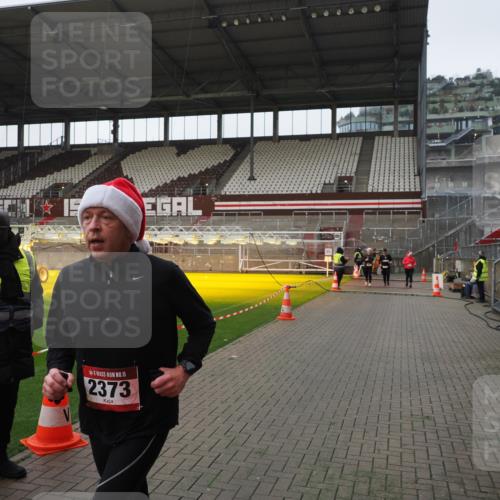 07.12.2025 - St. Pauli X-Mass-Run No. 15 Fabian Wolf http://msf.ph/oto/9414592 07.12.2025 11:23:10 Ziel 21, 69, 1141, 2023, 2373, 2821, 2823, 4249, 4824 meine-sportfotos.de