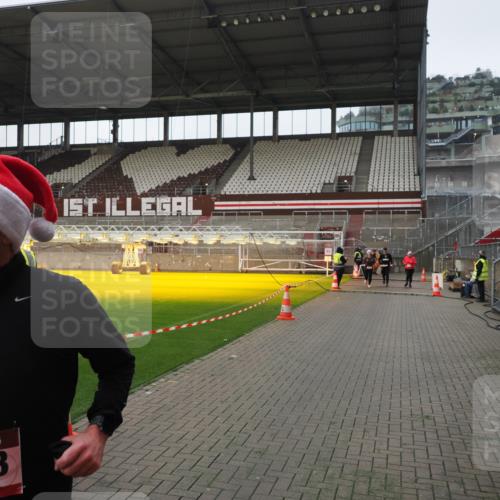 07.12.2025 - St. Pauli X-Mass-Run No. 15 Fabian Wolf http://msf.ph/oto/9414595 07.12.2025 11:23:11 Ziel 21, 69, 1141, 2023, 2373, 2821, 2823, 4249, 4824 meine-sportfotos.de