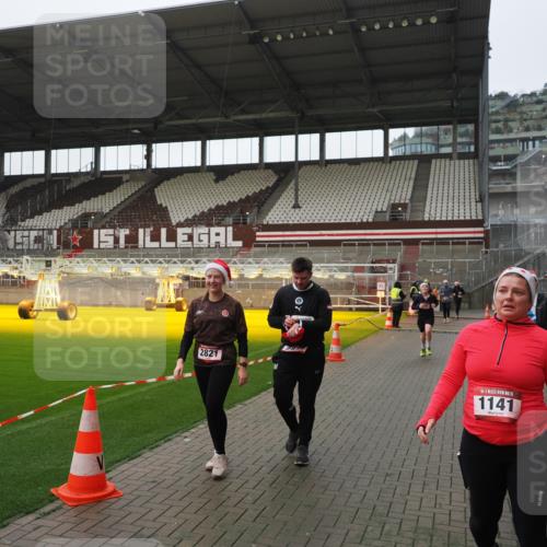 07.12.2025 - St. Pauli X-Mass-Run No. 15 Fabian Wolf http://msf.ph/oto/9414613 07.12.2025 11:23:25 Ziel 714, 1141, 2821, 2823, 3302, 4648 meine-sportfotos.de