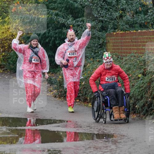07.12.2025 - St. Pauli X-Mass-Run No. 15 Michael Burmester http://msf.ph/oto/9414631 07.12.2025 11:49:24 Laufen 4382, 4381, 2591 meine-sportfotos.de