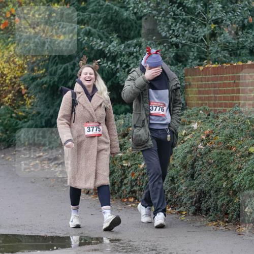 07.12.2025 - St. Pauli X-Mass-Run No. 15 Michael Burmester http://msf.ph/oto/9414693 07.12.2025 11:52:03 Laufen 3775, 3776 meine-sportfotos.de