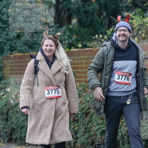 07.12.2025 - St. Pauli X-Mass-Run No. 15 Michael Burmester http://msf.ph/oto/9414699 07.12.2025 11:52:07 Laufen 3775, 15, 3776 meine-sportfotos.de