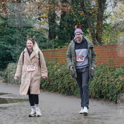 07.12.2025 - St. Pauli X-Mass-Run No. 15 Michael Burmester http://msf.ph/oto/9414705 07.12.2025 11:52:09 Laufen 3775, 3776 meine-sportfotos.de
