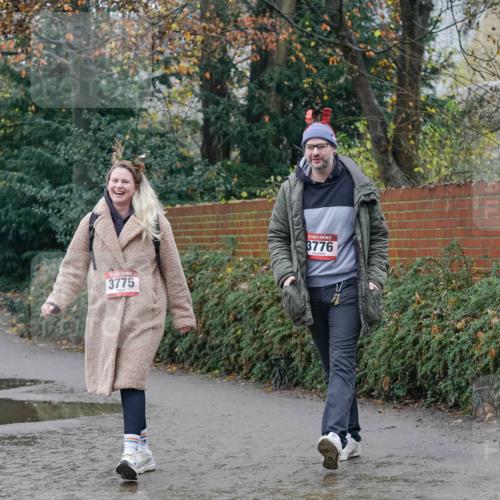 07.12.2025 - St. Pauli X-Mass-Run No. 15 Michael Burmester http://msf.ph/oto/9414708 07.12.2025 11:52:10 Laufen 3775, 3776 meine-sportfotos.de