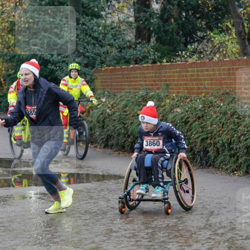 07.12.2025 - St. Pauli X-Mass-Run No. 15 Michael Burmester http://msf.ph/oto/9414729 07.12.2025 11:53:50 Laufen 385, 3860 meine-sportfotos.de