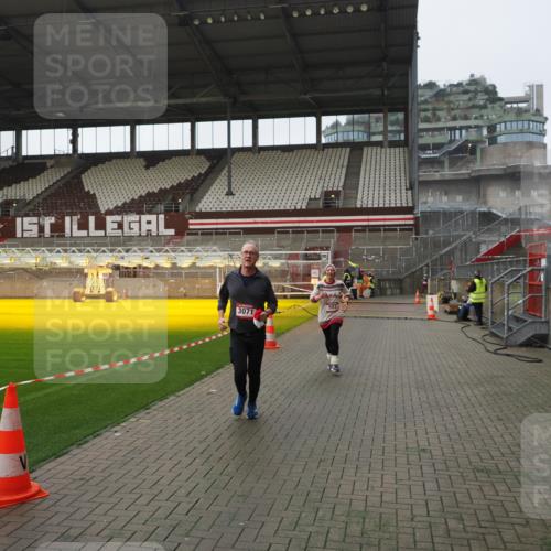 07.12.2025 - St. Pauli X-Mass-Run No. 15 Fabian Wolf http://msf.ph/oto/9414767 07.12.2025 11:23:47 Ziel 593, 2387, 2389, 2409, 3071, 3190, 3191 meine-sportfotos.de