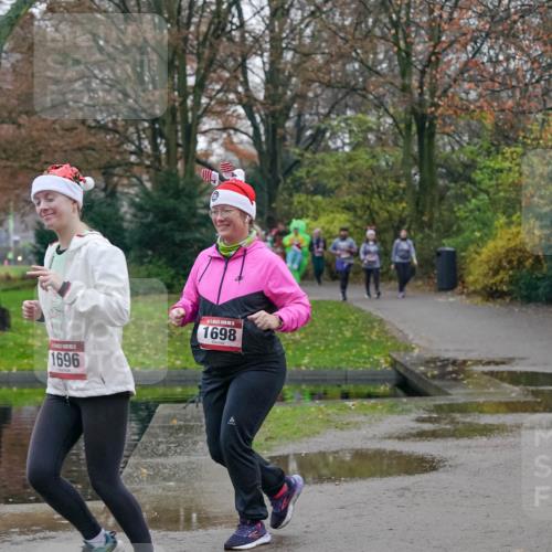 07.12.2025 - St. Pauli X-Mass-Run No. 15 Michael Burmester http://msf.ph/oto/9414769 07.12.2025 10:05:23 Laufen 1696, 1698 meine-sportfotos.de