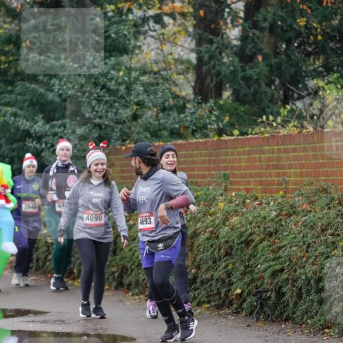 07.12.2025 - St. Pauli X-Mass-Run No. 15 Michael Burmester http://msf.ph/oto/9414812 07.12.2025 10:05:36 Laufen 2648, 44, 4690, 4693 meine-sportfotos.de