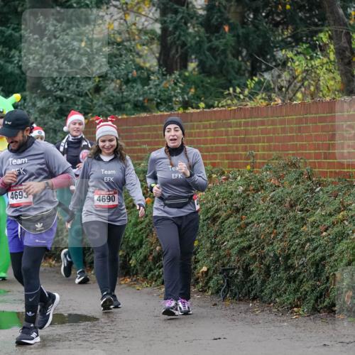 07.12.2025 - St. Pauli X-Mass-Run No. 15 Michael Burmester http://msf.ph/oto/9414815 07.12.2025 10:05:37 Laufen 4693, 4690 meine-sportfotos.de