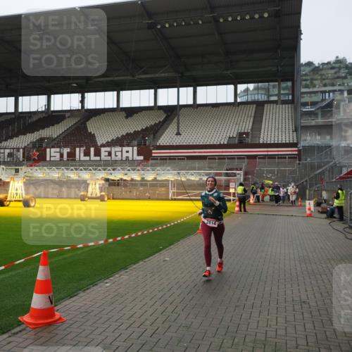 07.12.2025 - St. Pauli X-Mass-Run No. 15 Fabian Wolf http://msf.ph/oto/9414830 07.12.2025 11:23:58 Ziel 593, 2814, 3071 meine-sportfotos.de