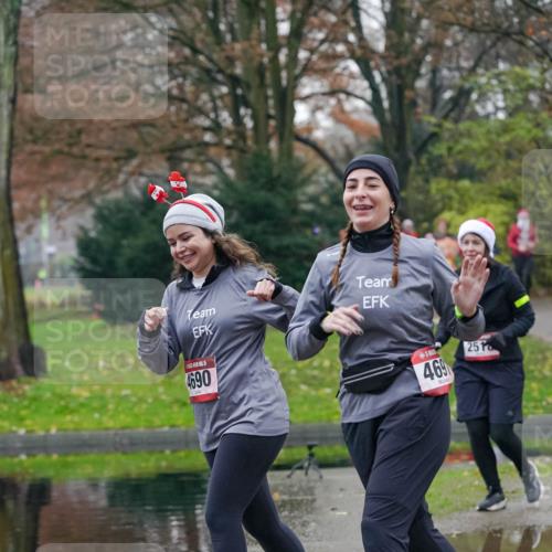 07.12.2025 - St. Pauli X-Mass-Run No. 15 Michael Burmester http://msf.ph/oto/9414841 07.12.2025 10:05:42 Laufen 690, 469, 2518 meine-sportfotos.de