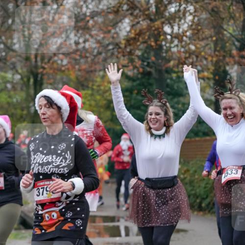 07.12.2025 - St. Pauli X-Mass-Run No. 15 Michael Burmester http://msf.ph/oto/9414882 07.12.2025 10:05:51 Laufen 379, 533 meine-sportfotos.de