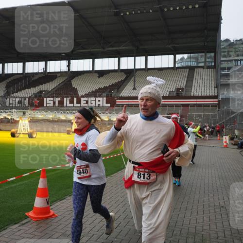 07.12.2025 - St. Pauli X-Mass-Run No. 15 Fabian Wolf http://msf.ph/oto/9414891 07.12.2025 11:24:09 Ziel 813, 2814, 3361, 4840, 4841 meine-sportfotos.de