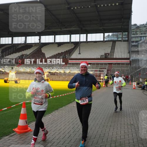 07.12.2025 - St. Pauli X-Mass-Run No. 15 Fabian Wolf http://msf.ph/oto/9414919 07.12.2025 11:24:10 Ziel 813, 2386, 2388, 2814, 3361, 4840, 4841 meine-sportfotos.de