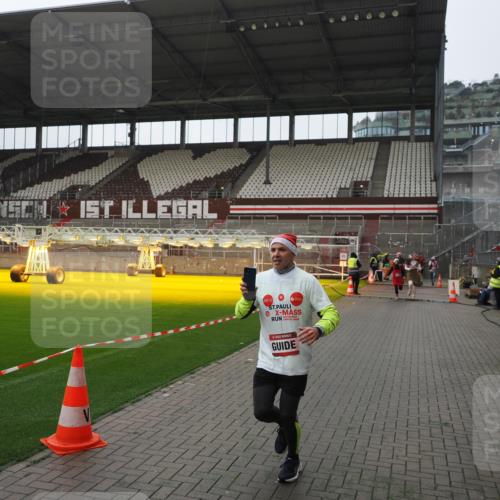 07.12.2025 - St. Pauli X-Mass-Run No. 15 Fabian Wolf http://msf.ph/oto/9414943 07.12.2025 11:24:12 Ziel 813, 2386, 2388, 2814, 3361, 4840, 4841 meine-sportfotos.de