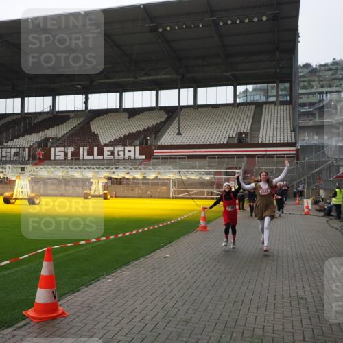 07.12.2025 - St. Pauli X-Mass-Run No. 15 Fabian Wolf http://msf.ph/oto/9414966 07.12.2025 11:24:16 Ziel 672, 813, 2386, 2388, 2605, 2606, 2875, 2881, 3361, 4840, 4841 meine-sportfotos.de