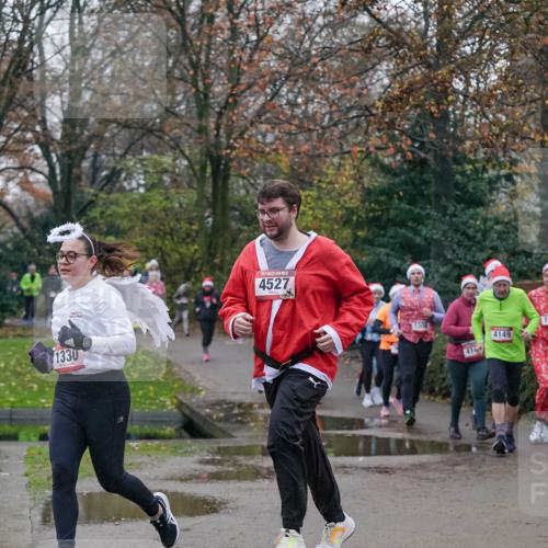 07.12.2025 - St. Pauli X-Mass-Run No. 15 Michael Burmester http://msf.ph/oto/9415053 07.12.2025 10:06:31 Laufen 1330, 4527, 414, 4149 meine-sportfotos.de
