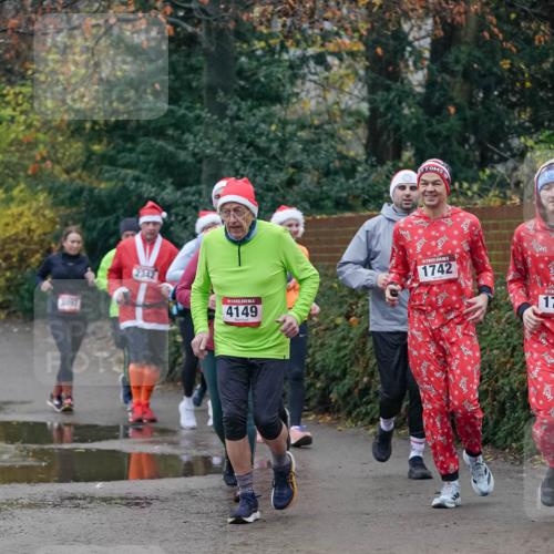 07.12.2025 - St. Pauli X-Mass-Run No. 15 Michael Burmester http://msf.ph/oto/9415057 07.12.2025 10:06:32 Laufen 3897, 2342, 4149, 1742, 17 meine-sportfotos.de