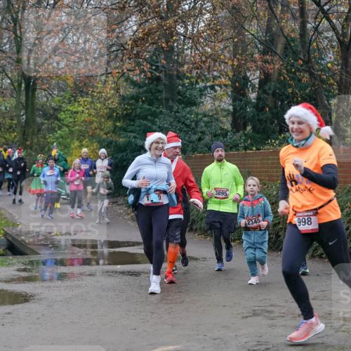 07.12.2025 - St. Pauli X-Mass-Run No. 15 Michael Burmester http://msf.ph/oto/9415076 07.12.2025 10:06:37 Laufen 0, 3895, 2345, 998 meine-sportfotos.de
