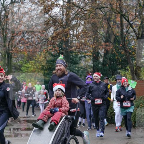 07.12.2025 - St. Pauli X-Mass-Run No. 15 Michael Burmester http://msf.ph/oto/9415131 07.12.2025 10:06:49 Laufen 709, 4316, 4317 meine-sportfotos.de