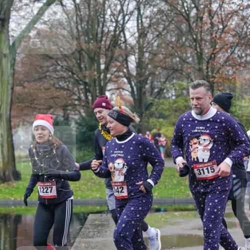 07.12.2025 - St. Pauli X-Mass-Run No. 15 Michael Burmester http://msf.ph/oto/9415181 07.12.2025 10:07:02 Laufen 15, 1227, 42, 15, 3115 meine-sportfotos.de