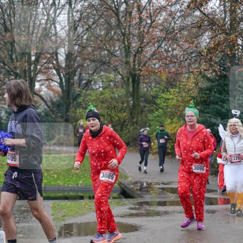 07.12.2025 - St. Pauli X-Mass-Run No. 15 Michael Burmester http://msf.ph/oto/9415191 07.12.2025 10:07:05 Laufen 4709, 3089, 329, 3090 meine-sportfotos.de