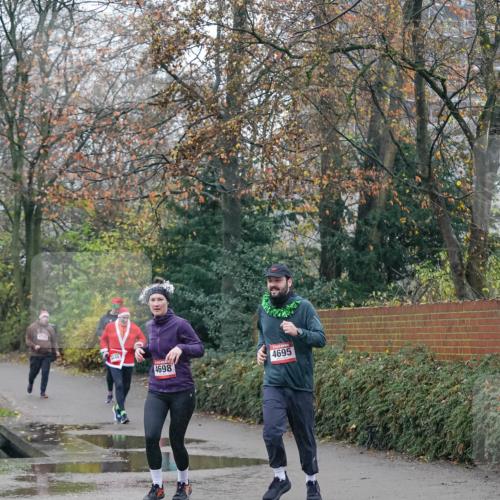 07.12.2025 - St. Pauli X-Mass-Run No. 15 Michael Burmester http://msf.ph/oto/9415196 07.12.2025 10:07:13 Laufen 4698, 4695 meine-sportfotos.de
