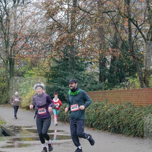 07.12.2025 - St. Pauli X-Mass-Run No. 15 Michael Burmester http://msf.ph/oto/9415199 07.12.2025 10:07:13 Laufen 4698, 4695 meine-sportfotos.de