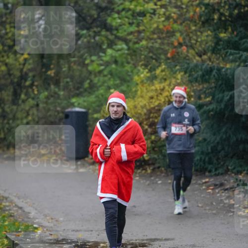 07.12.2025 - St. Pauli X-Mass-Run No. 15 Michael Burmester http://msf.ph/oto/9415271 07.12.2025 10:07:53 Laufen 735 meine-sportfotos.de