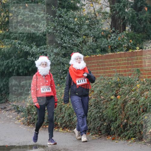 07.12.2025 - St. Pauli X-Mass-Run No. 15 Michael Burmester http://msf.ph/oto/9415383 07.12.2025 10:11:31 Laufen 4110, 4111 meine-sportfotos.de