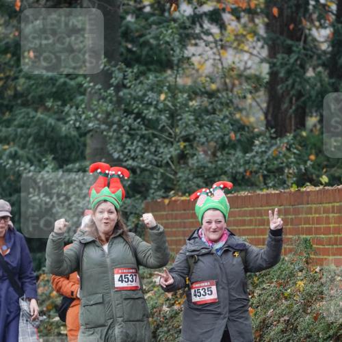 07.12.2025 - St. Pauli X-Mass-Run No. 15 Michael Burmester http://msf.ph/oto/9415397 07.12.2025 10:12:18 Laufen 4537, 15, 4535 meine-sportfotos.de